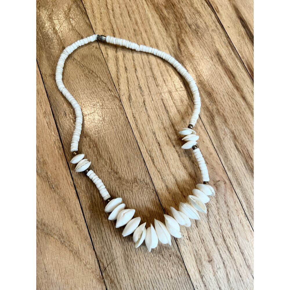 Handmade White Shell & Bead Necklace – Twist Lock Closure